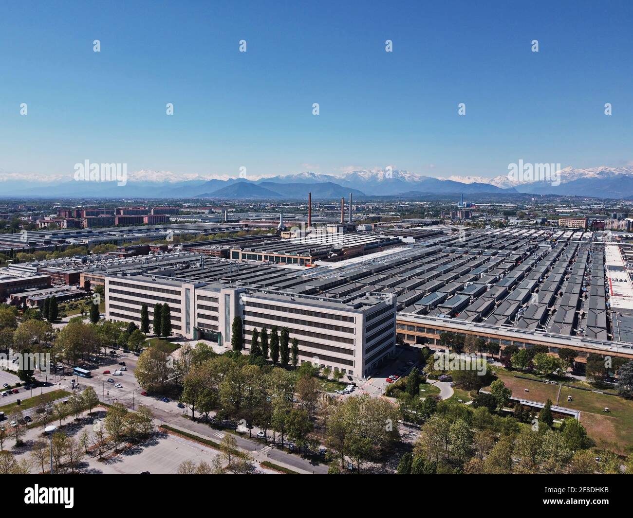 Vista dall'alto dello stabilimento di Mirafiori del gruppo Stellantis, il quarto gruppo automobilistico al mondo. Torino - Aprile 2021 Foto Stock