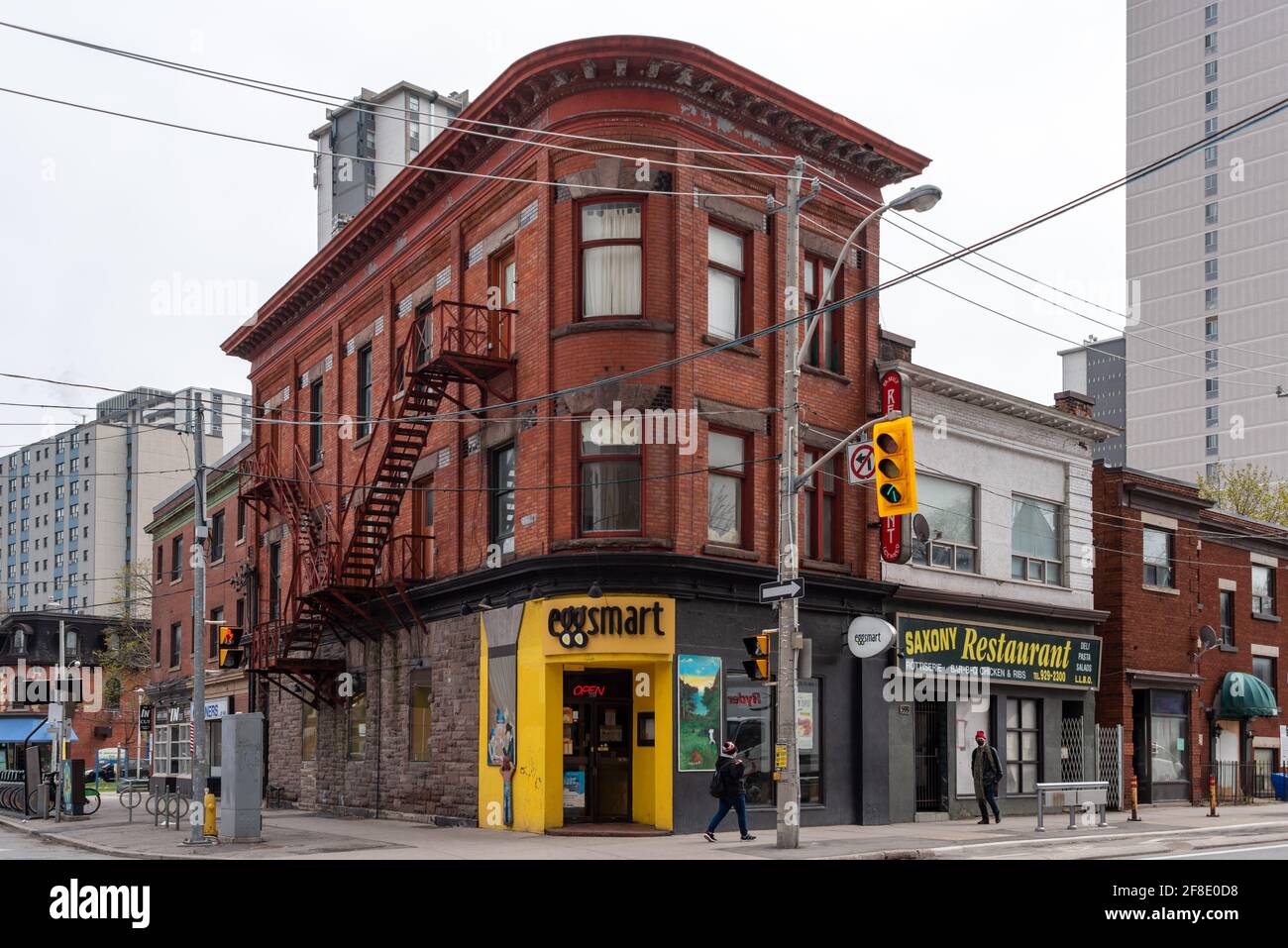 Edifici di architettura in stile coloniale nelle vicinanze di Bloor e Sherbourne Street intersezione a Toronto, Canada Foto Stock