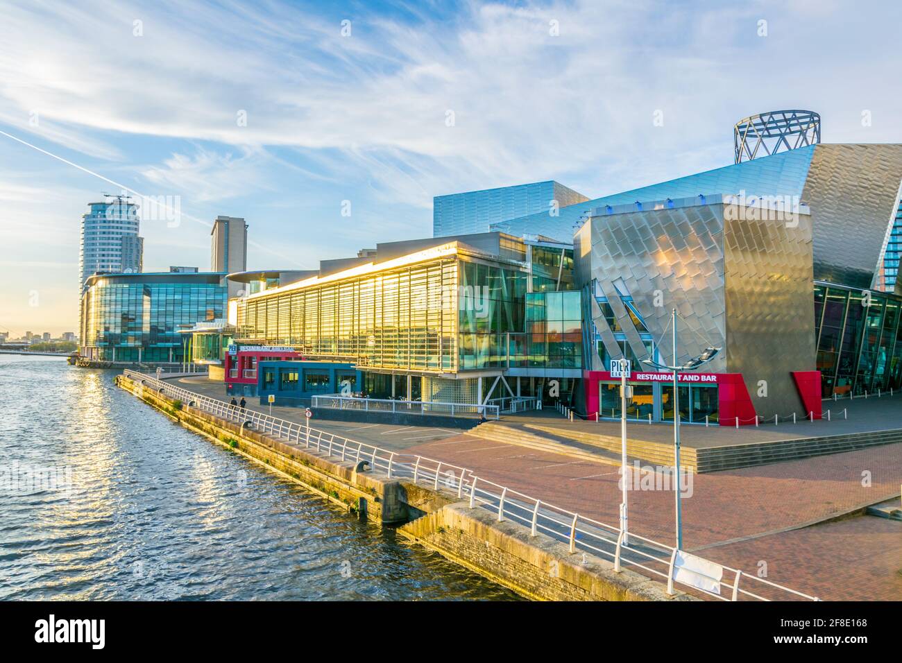 MANCHESTER, REGNO UNITO, 11 APRILE 2017: Vista del teatro Lowry a Manchester, Inghilterra Foto Stock