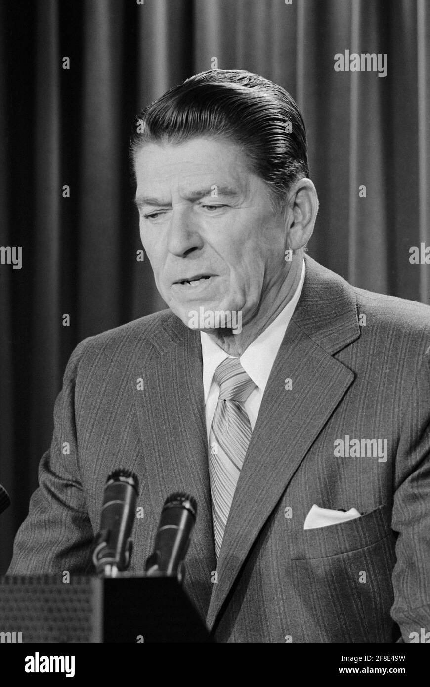 Il governatore della California Ronald Reagan durante la conferenza stampa alla Casa Bianca, Washington, D.C., USA, Marion S. 1971 Foto Stock
