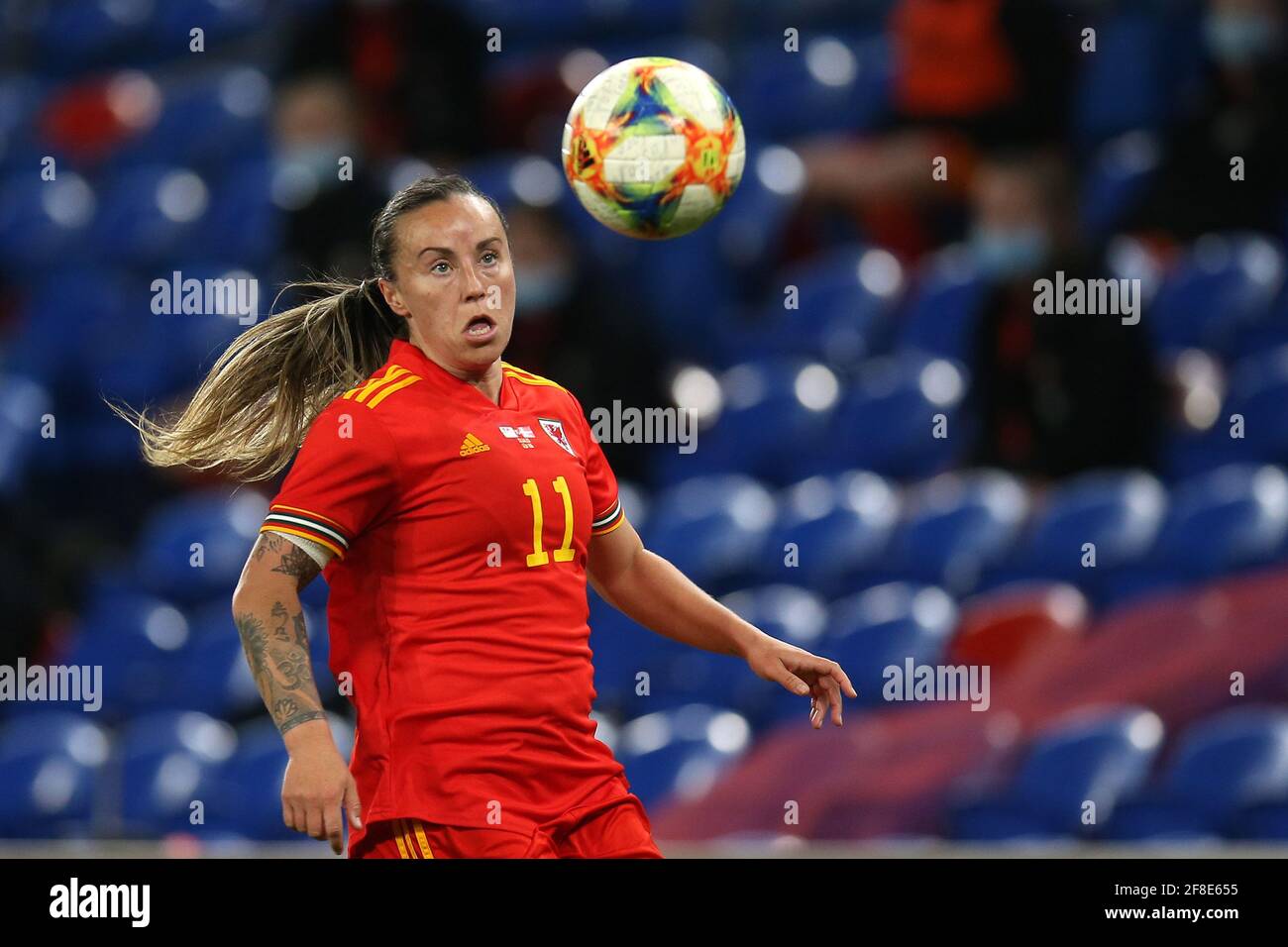 Cardiff, Regno Unito. 13 Apr 2021. Natasha Harding delle donne del Galles in azione. Donne del Galles contro donne della Danimarca, incontro internazionale di calcio amichevole al Cardiff City Stadium di Cardiff martedì 13 aprile 2021. Solo per uso editoriale, foto di Andrew Orchard/Andrew Orchard sports photography/Alamy Live news Credit: Andrew Orchard sports photography/Alamy Live News Foto Stock