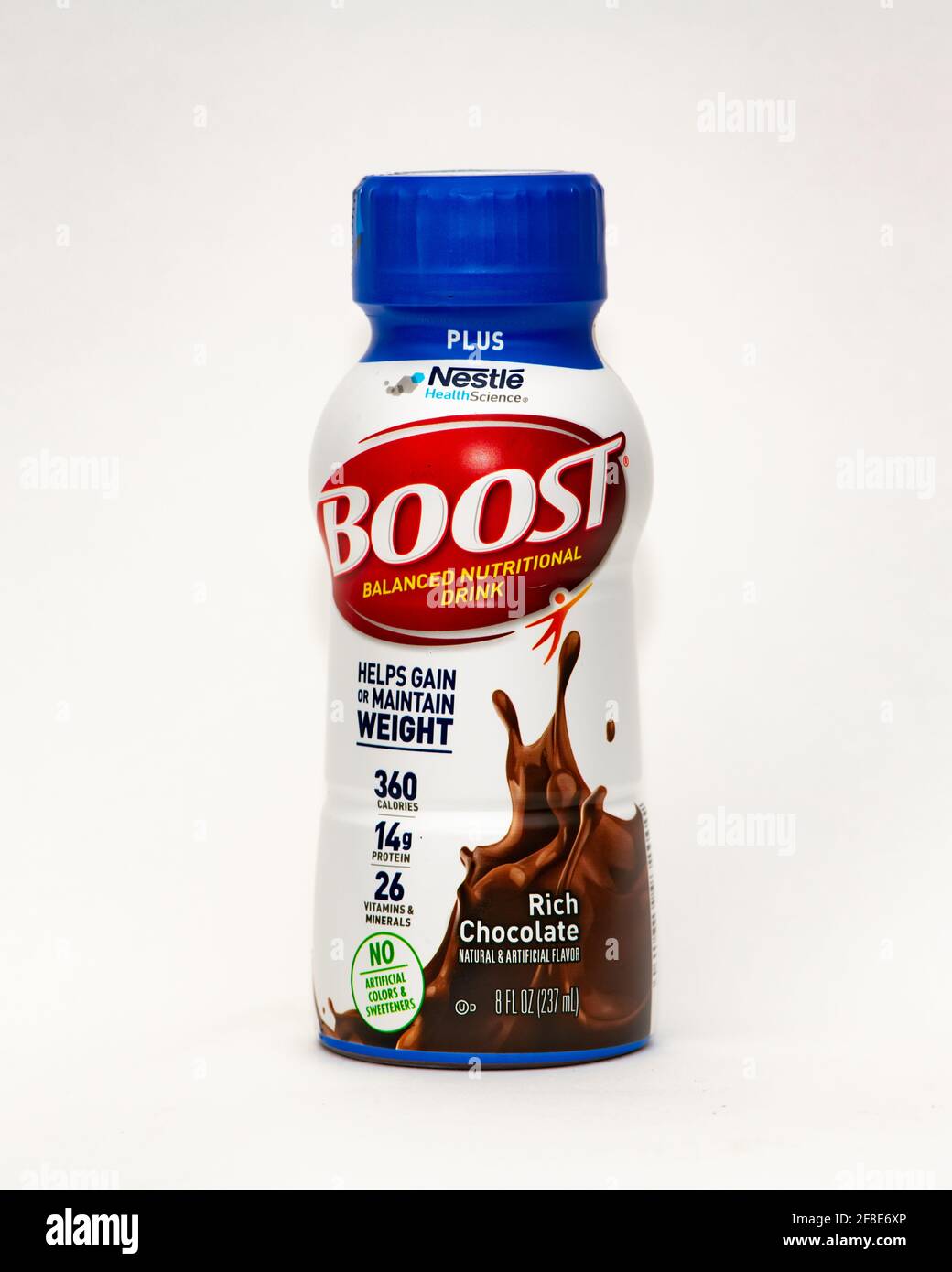 Una bottiglia di ricco cioccolato Boost Plus, una bevanda nutrizionale bilanciata che aiuta ad aumentare o mantenere il peso Foto Stock