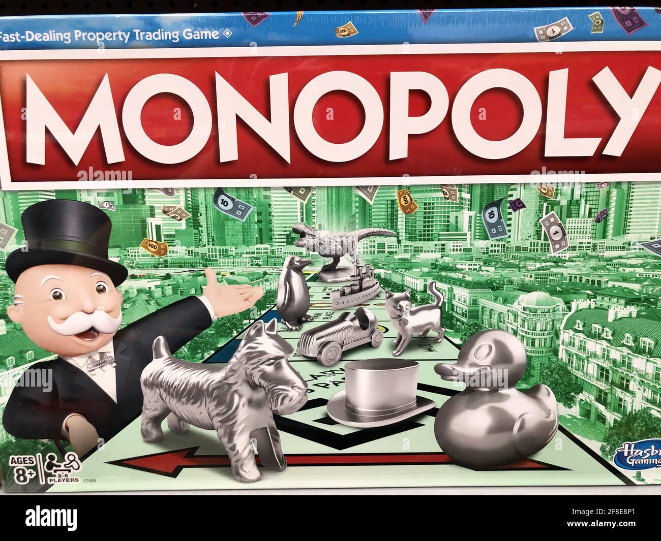 OCEAN SPRINGS, STATI UNITI - Mar 27, 2021: Primo piano del classico gioco da tavolo monopolistico prima che Hasboro metta sul mercato la versione aggiornata. Foto Stock