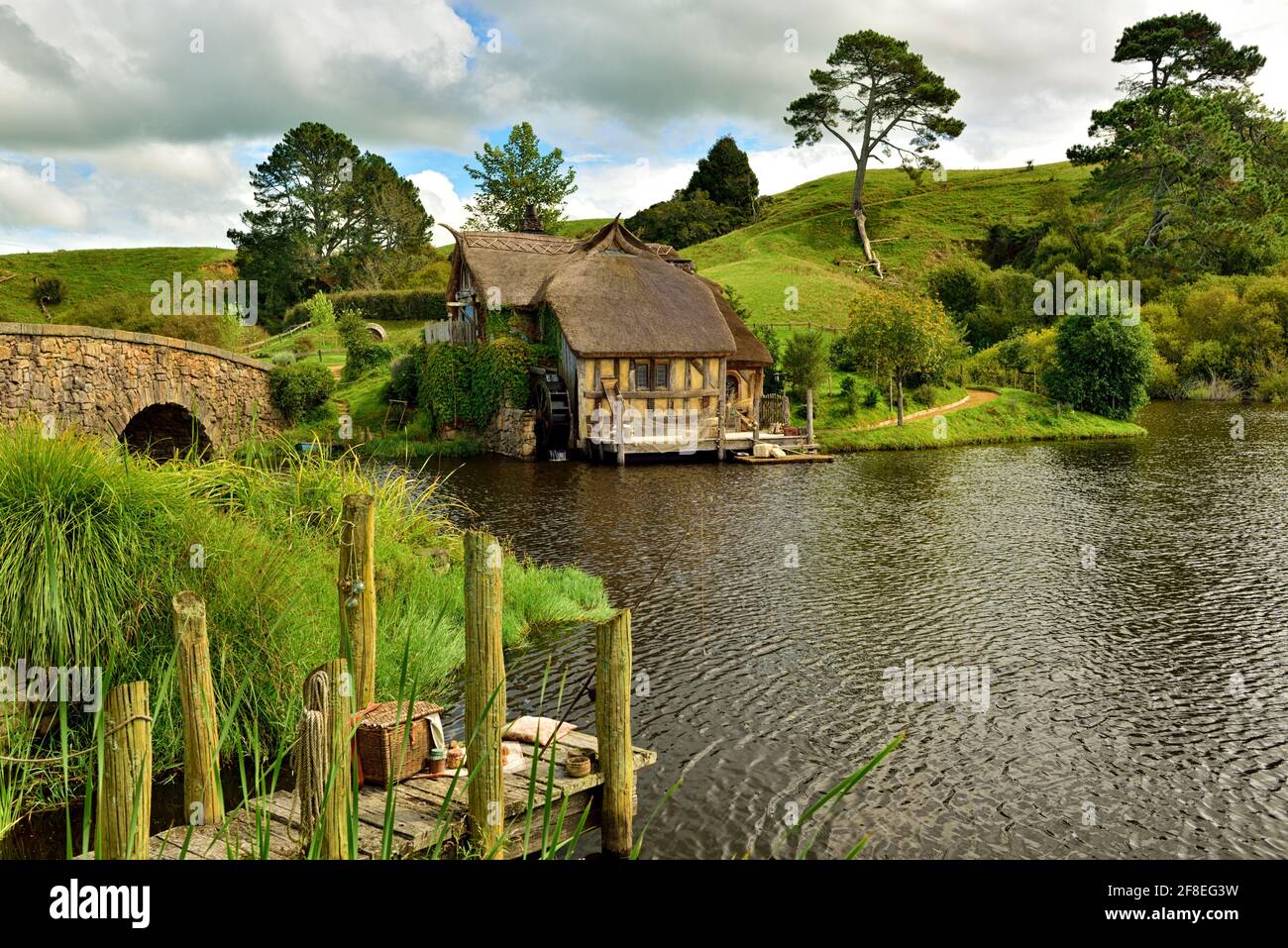 Il Millhouse, immerso tra le verdi colline ondulate dello Shire, nel cuore della campagna di Hamilton & Waikato, tranquillamente nascosto dietro il verde rolli Foto Stock