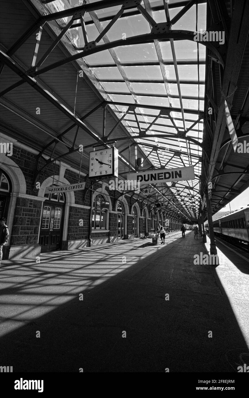 La stazione era dotata di piattaforme di ormeggio alle estremità nord e sud e di un incrocio a metà strada lungo la piattaforma principale. Grandi cantieri di shunting, la maggior parte di Foto Stock