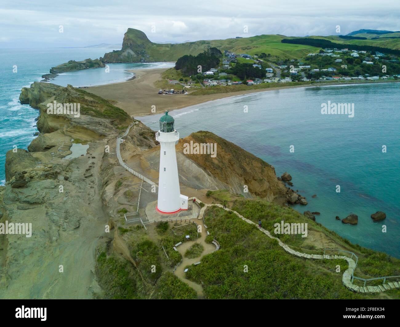 Castlepoint è una piccola cittadina sulla costa di Wairarapa, nella regione di Wellington in Nuova Zelanda. È la sede di un faro che si trova vicino a. Foto Stock
