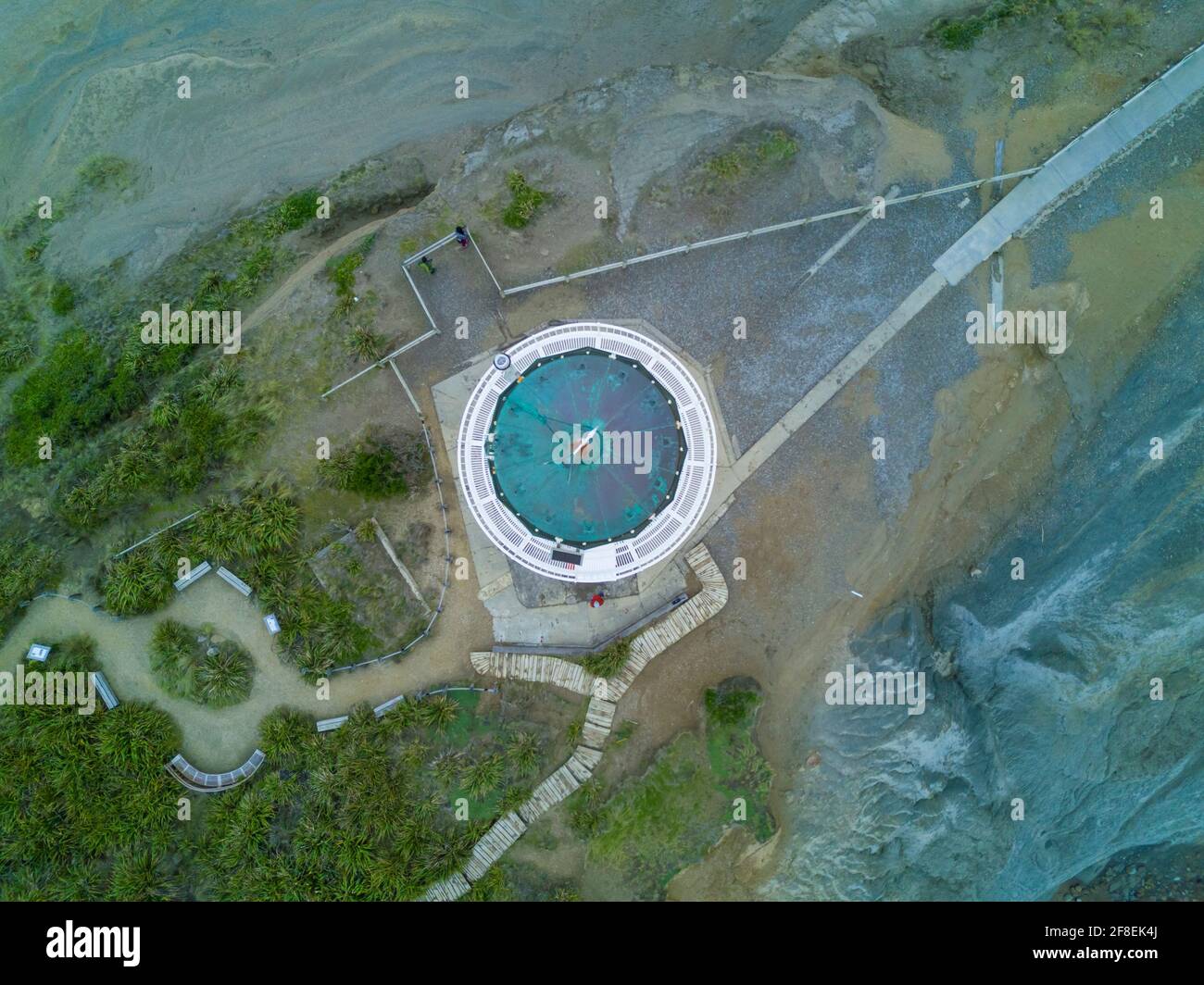 Castlepoint è una piccola cittadina sulla costa di Wairarapa, nella regione di Wellington in Nuova Zelanda. È la sede di un faro che si trova vicino a. Foto Stock