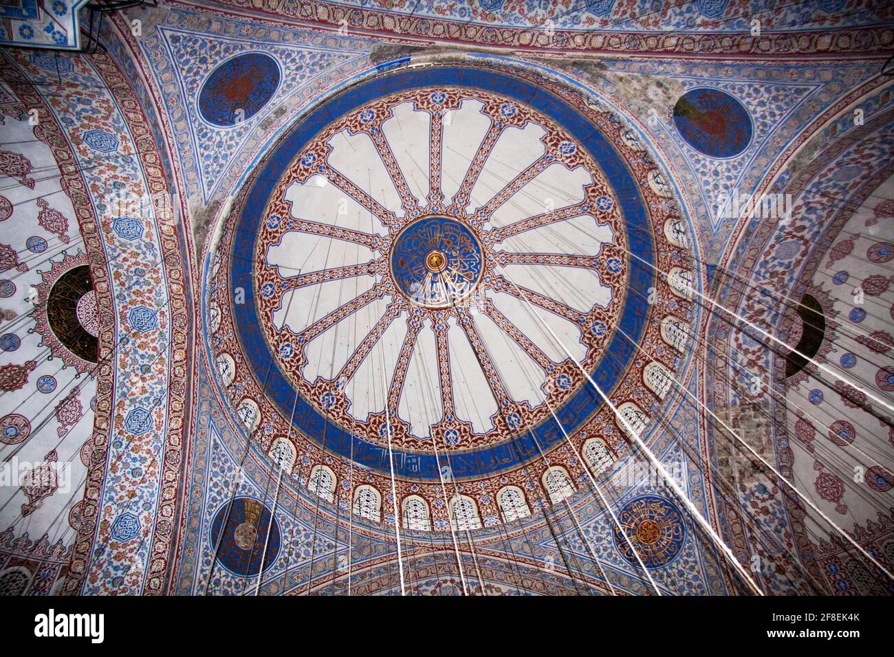 Soffitto nella Moschea Blu (Sultano Ahmed), Istanbul, Turchia Foto Stock