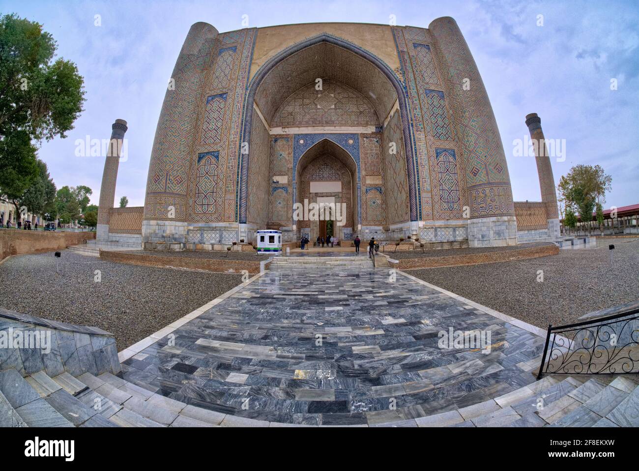 La maggior parte del complesso della moschea è stata completata in 5 anni, un record al tempo. Il suo cortile potrebbe ospitare 10,000 dei fedeli già a settembre Foto Stock