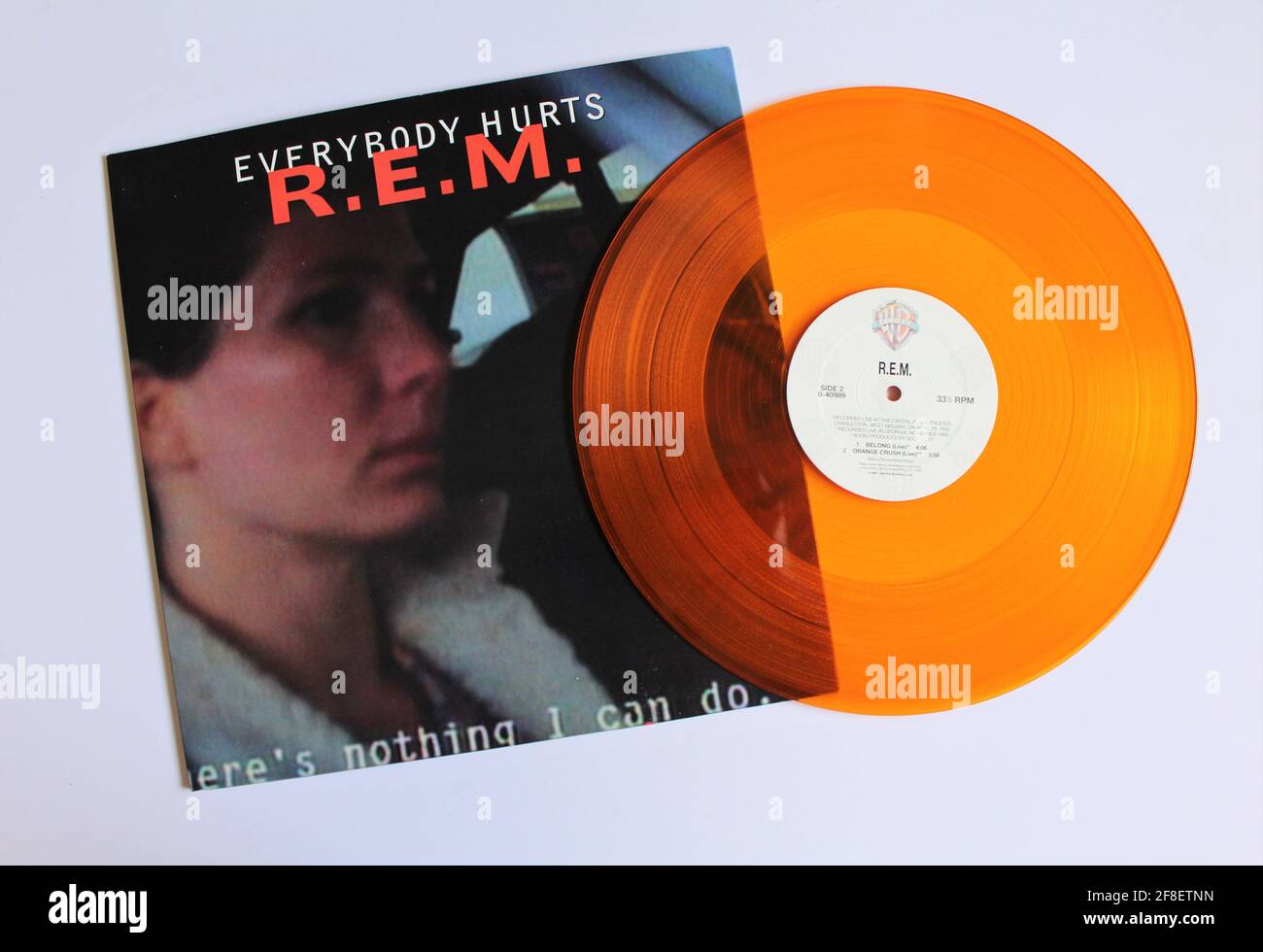 Album musicale R.E.M. della band alternative rock su disco LP in vinile.  Titolo: Everybody hurts copertina dell'album Foto stock - Alamy