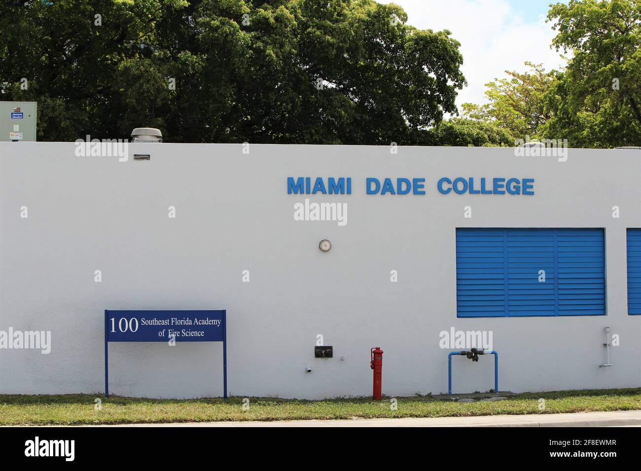 Miami Dade College Building North Campus. Accademia di vigili del fuoco. Foto Stock