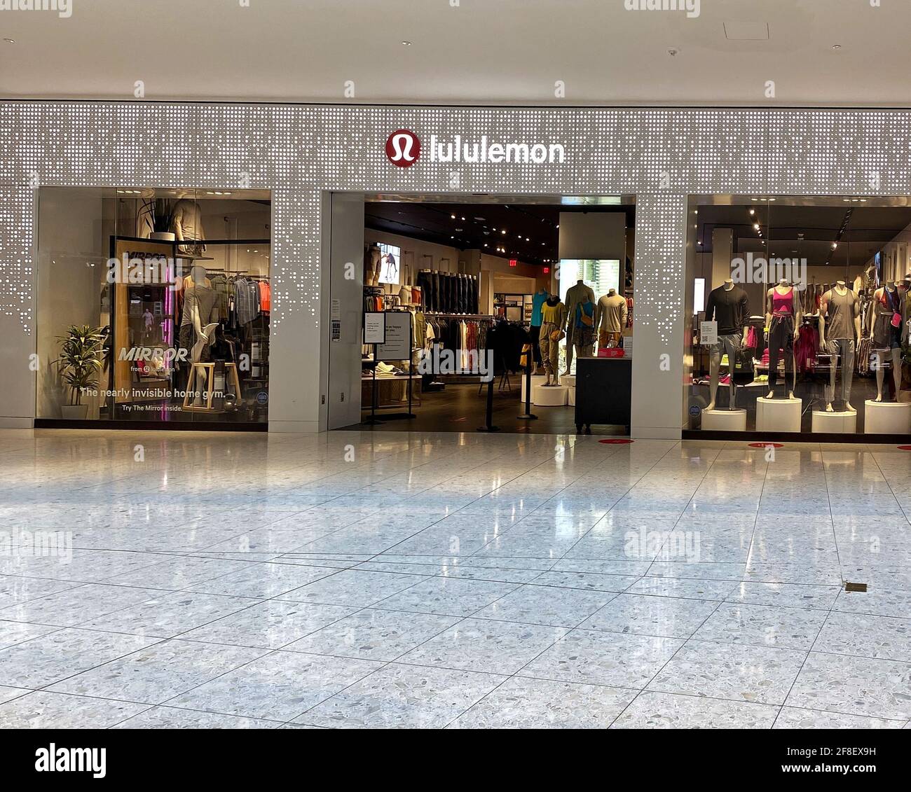 Lululemon Athletica abbigliamento da allenamento boutique all'interno del centro commerciale Aventura sud Florida vestiti tecnici atletici per lo yoga che corre allenarsi Foto Stock