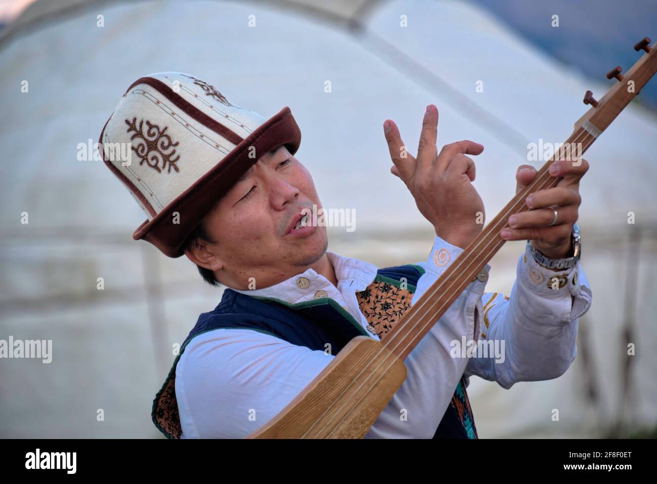 Chitarra a 3 corde immagini e fotografie stock ad alta risoluzione - Alamy