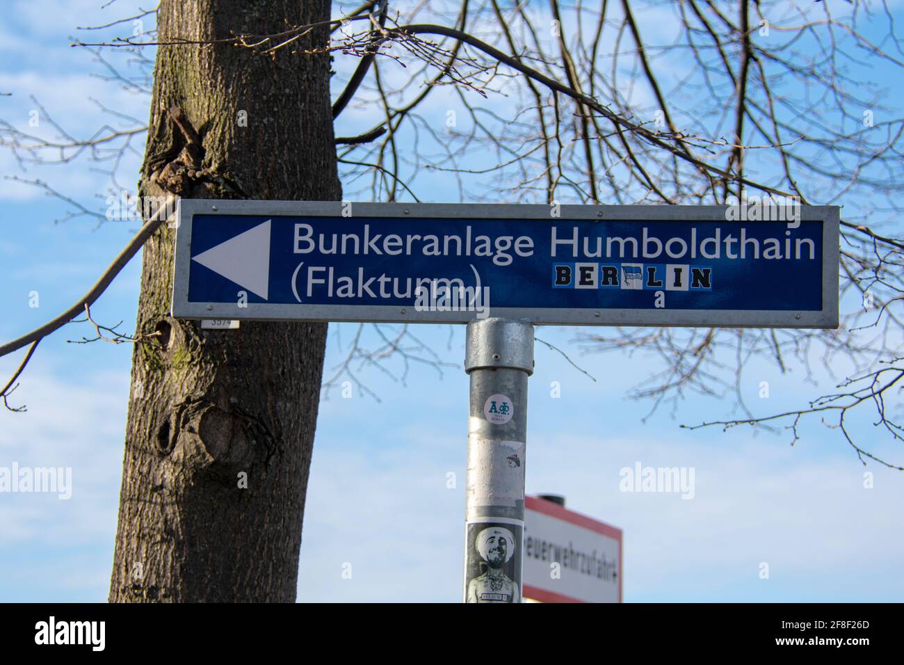 Cartello per Flakturm III a Volkspark Humboldthain Berlino Foto Stock