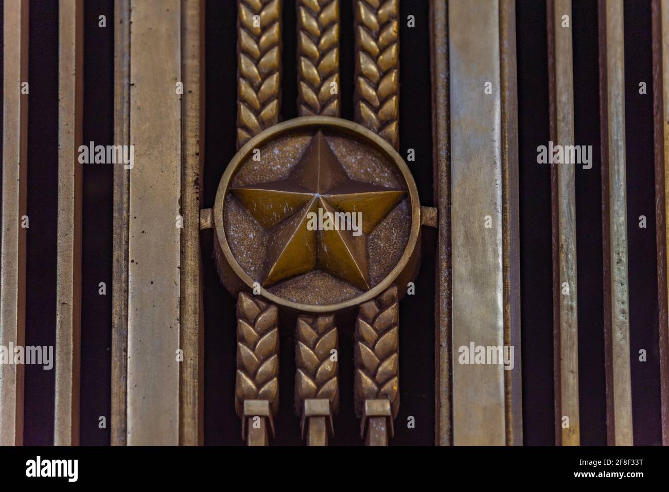 Logo in stile sovietico di una stella con raccolti, Kiev, Ucraina Foto Stock