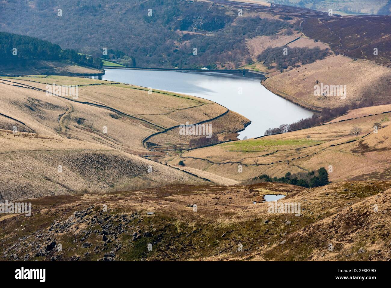 Una vista da Kinder Downfall, Kinder Scout, Peak District National Park, Derbyshire, Regno Unito Foto Stock