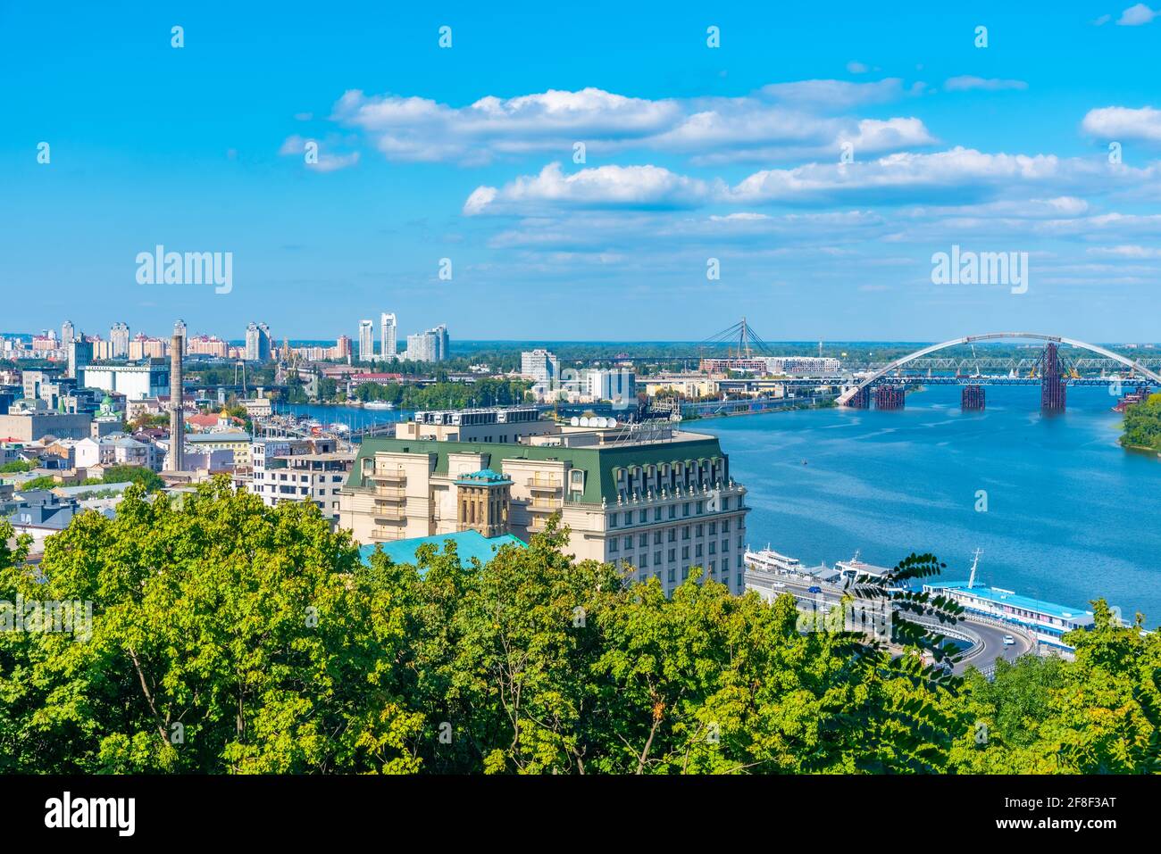 Veduta aerea di Podil dalla collina di Volodymyr a Kiev, Ucraina Foto Stock