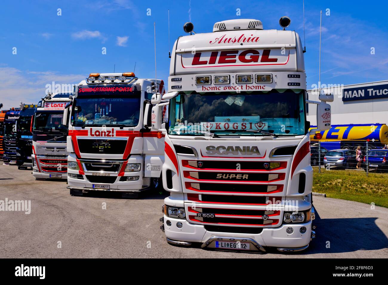 vorchdorf, austria, 02 luglio 2016, man truck e scania r500 a un evento relativo ai veicoli industriali Foto Stock