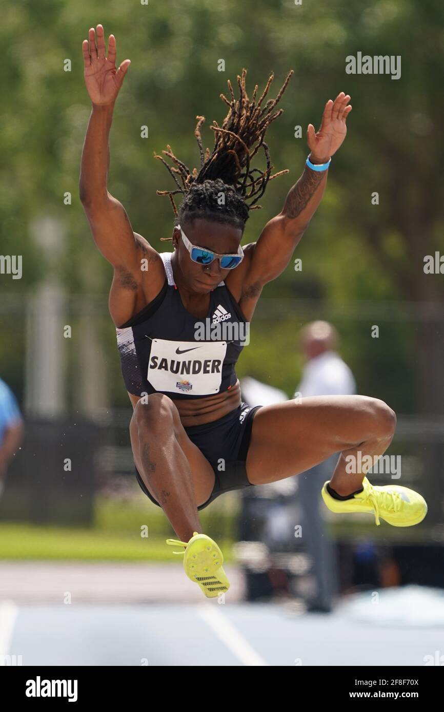 Shia'keela Saunders (USA) si colloca al secondo posto nel lungo salto femminile a 21-6¾w (6.57 m) durante l'Invitational Miramar, sabato 10 aprile 2021, a Mirama Foto Stock