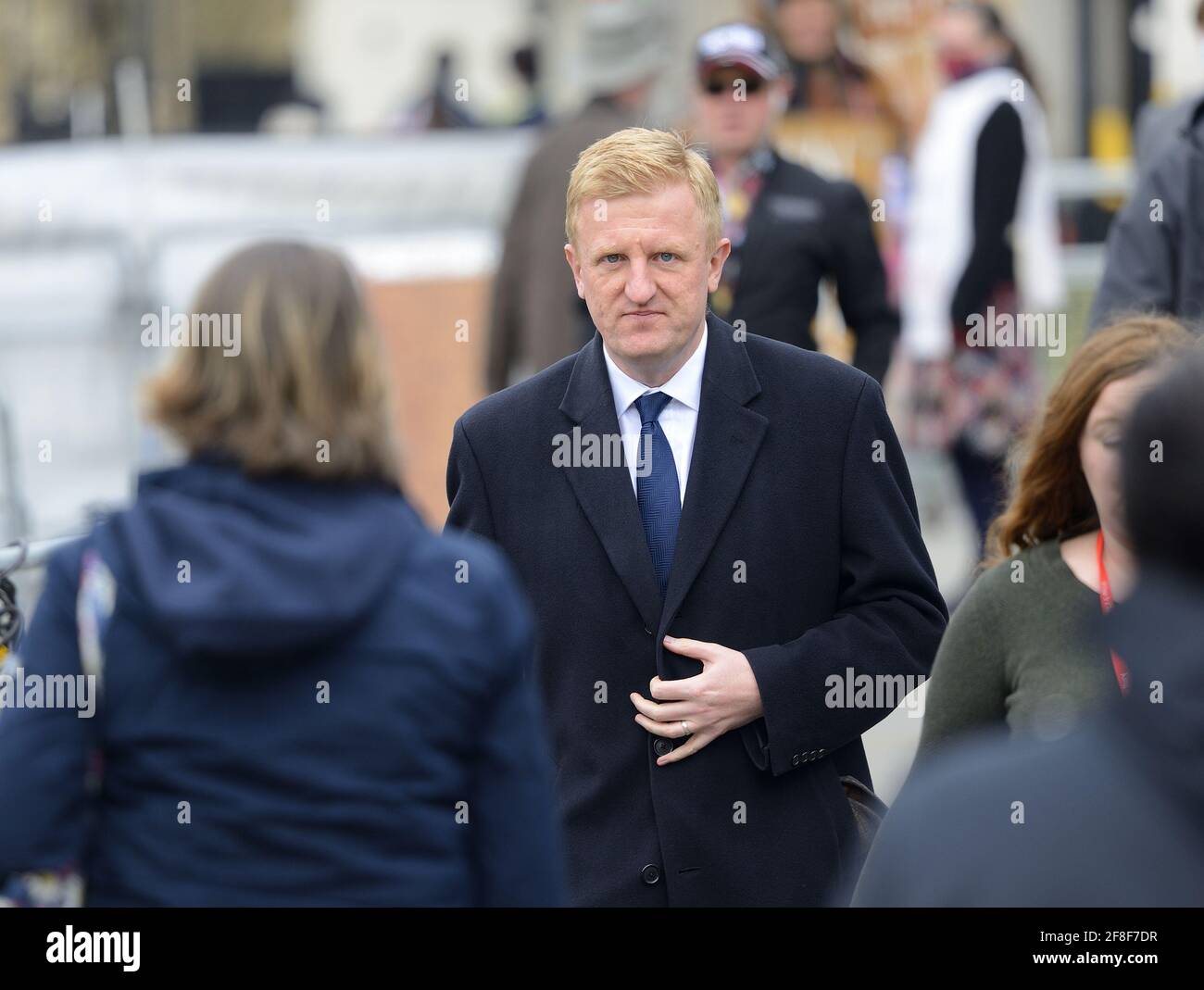 Oliver Dowden MP - Segretario di Stato per il digitale, la cultura, i media e lo sport - in arrivo al Parlamento a piedi il 13 aprile 2021 Foto Stock