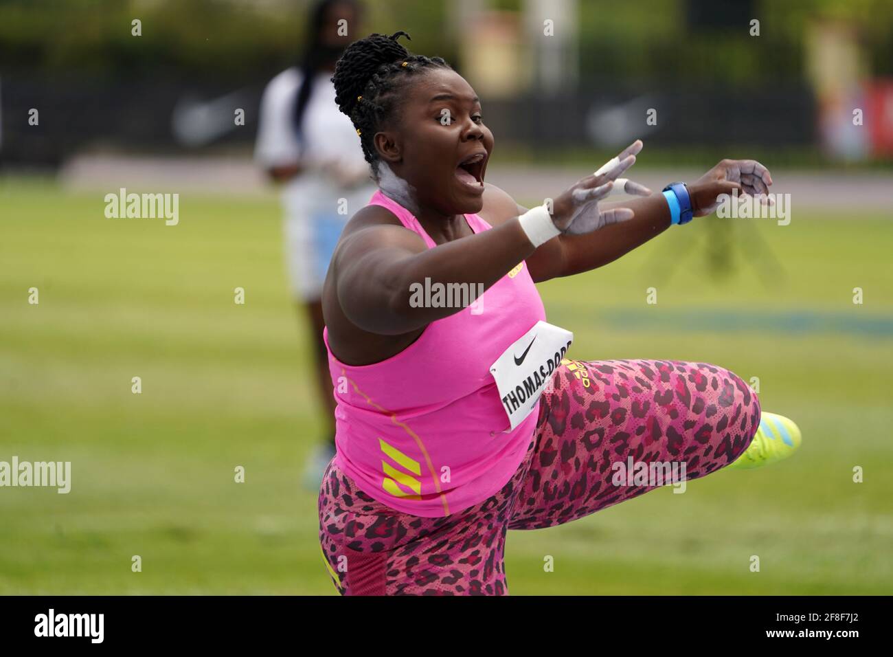 Danniel Thomas-Dodd’ (JAM) vince il colpo femminile messo a 62-10 3/4 (19.17 m) durante il Miramar Invitational, Sabato 10 aprile 2021, a Miramar, Fla. Foto Stock