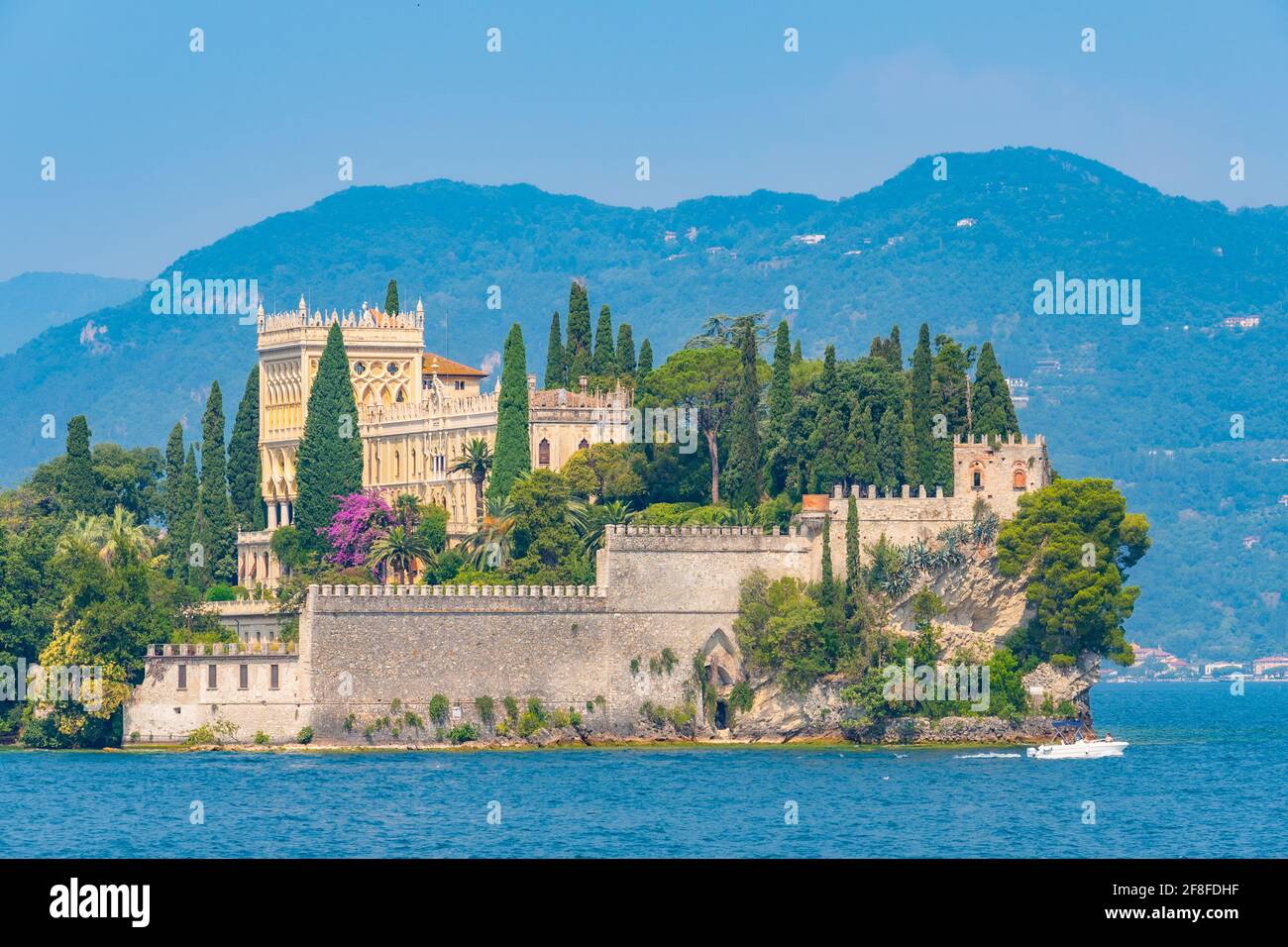 Isola del Garda con Villa borghese in Italia Foto Stock