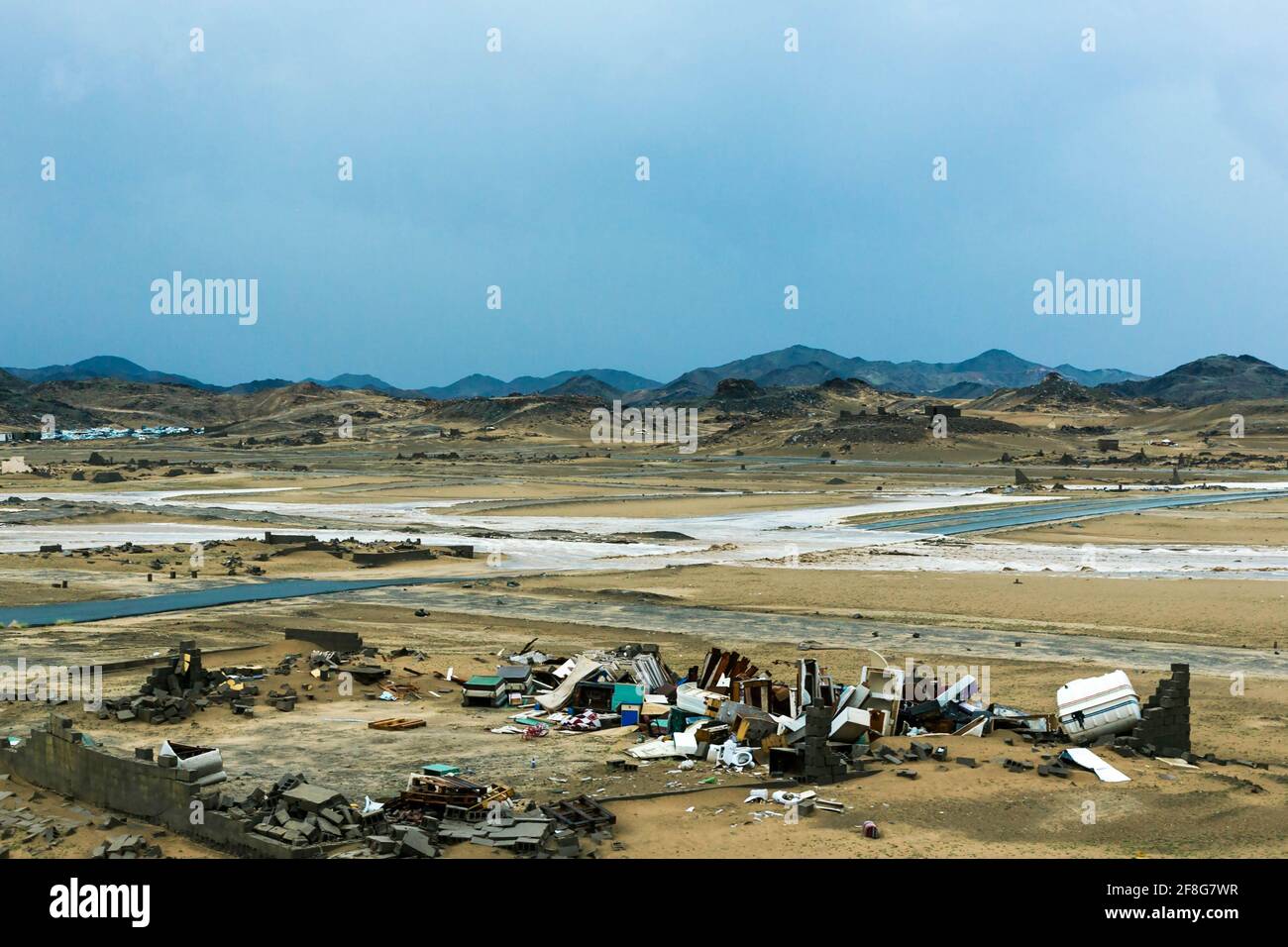 Una giornata piovosa nel deserto di makkah, arabia saudita Foto Stock