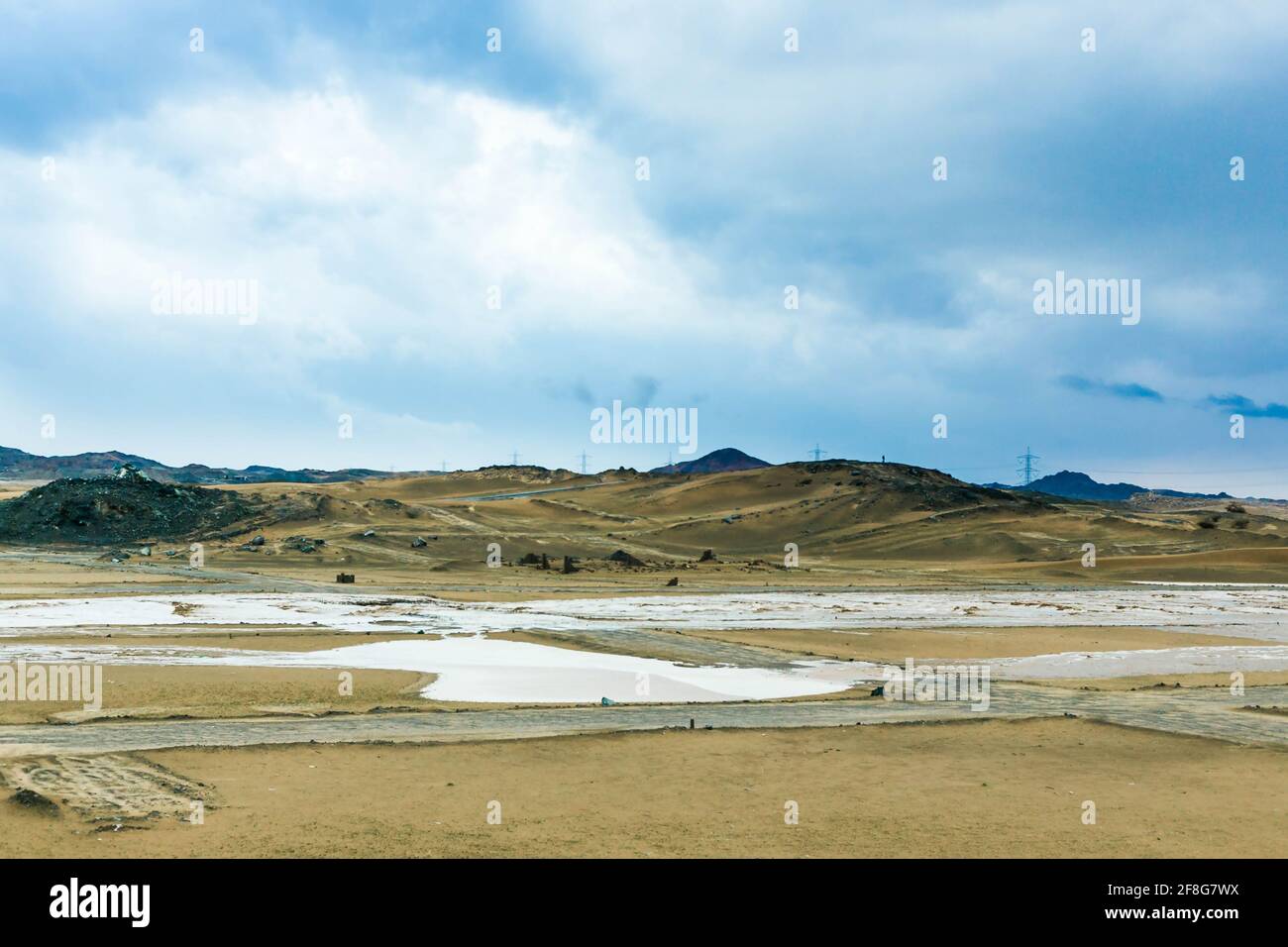 Una giornata piovosa nel deserto di makkah, arabia saudita Foto Stock