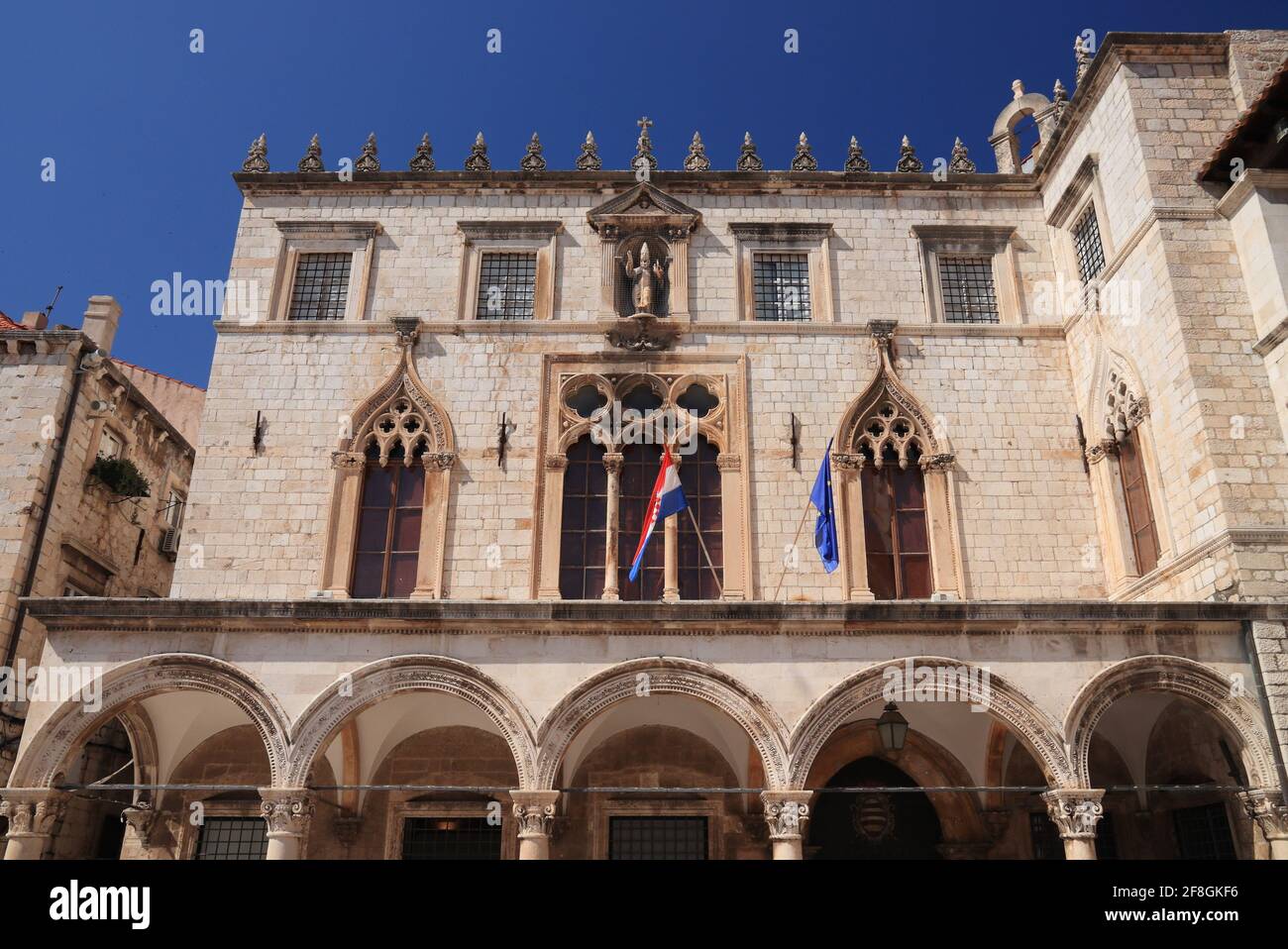 Dubrovnik punto di riferimento, Croazia. Città vecchia medievale. Palazzo Sponza, Archivio di Stato. Foto Stock