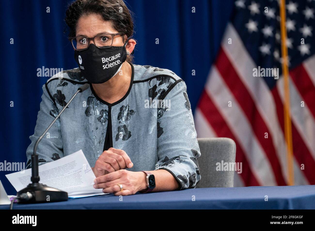 Dr. Elizabeth A. Howell, MD, MPP, Presidente del Dipartimento di Ostetricia e Ginecologia presso la Perelman School of Medicine dell'Università della Pennsylvania, Parla durante una tavola rotonda sulla salute materna nera ospitata dal Vice Presidente Kamala Harris e dal Consulente della Politica interna della Casa Bianca Susan Rice nell'Auditorium della Corte del Sud a Washington, D.C., Stati Uniti, martedì 13 aprile, 2021. Foto di Sarah Silbiger/UPICredit: Sarah Silbiger / Pool via CNP /MediaPunch Foto Stock