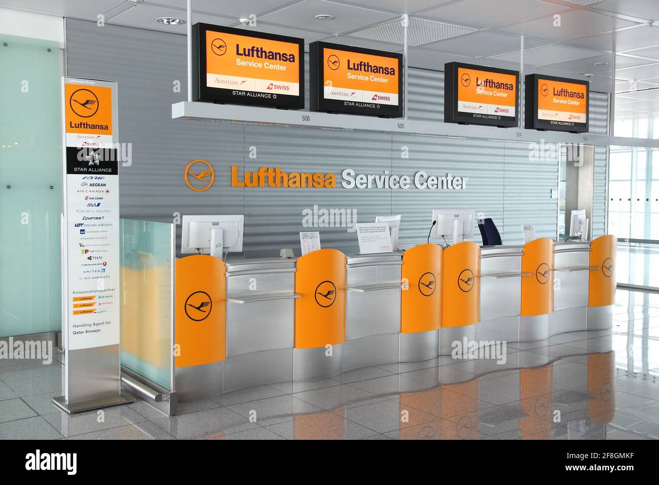 MONACO di BAVIERA, GERMANIA - 1 APRILE 2014: Banco del Centro servizi Lufthansa presso l'aeroporto internazionale di Monaco in Germania. Era il settimo aeroporto più trafficato d'Europa, wisconsin Foto Stock