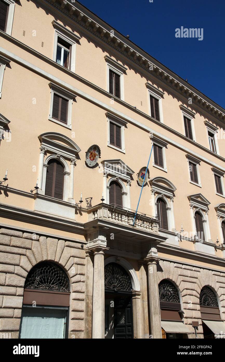 Roma punto di riferimento, Italia. Cinquecentesco Palazzo Severoli, sede della Pontificia Accademia Ecclesiastica (in italiano: Pontificia Accademia Ecclesiastica). Foto Stock