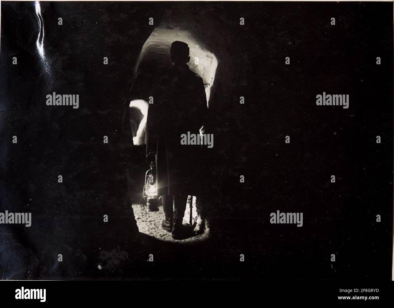 Nel tunnel della neve sul ritrovamento. . Foto Stock