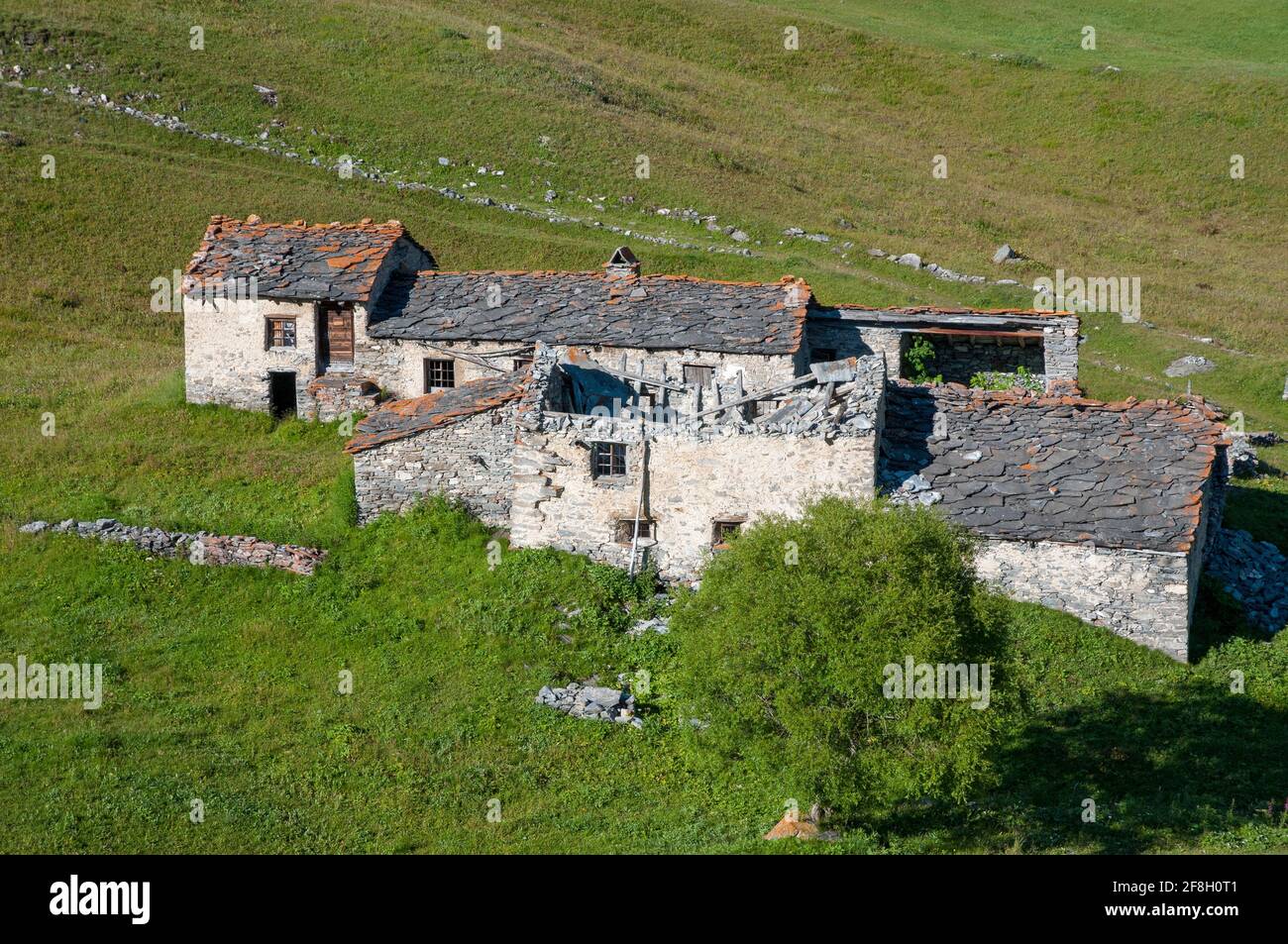 Case abbandonate in pietra alpina, Parco Nazionale della Vanoise, Savoia (73), regione Auvergne-Rodano-Alpi, Francia Foto Stock