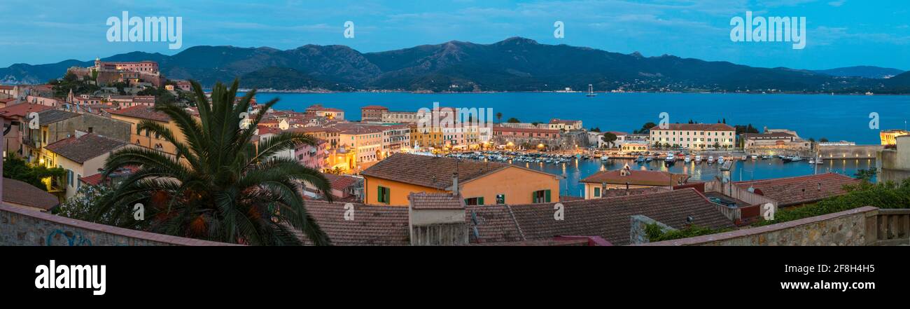 Porto di Portoferraio al tramonto, Isola d'Elba Foto Stock