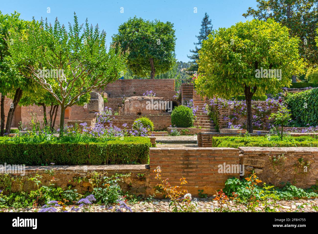 Jardines del Partal all'interno del Palazzo dell'Alhambra a Granada, Spagna Foto Stock