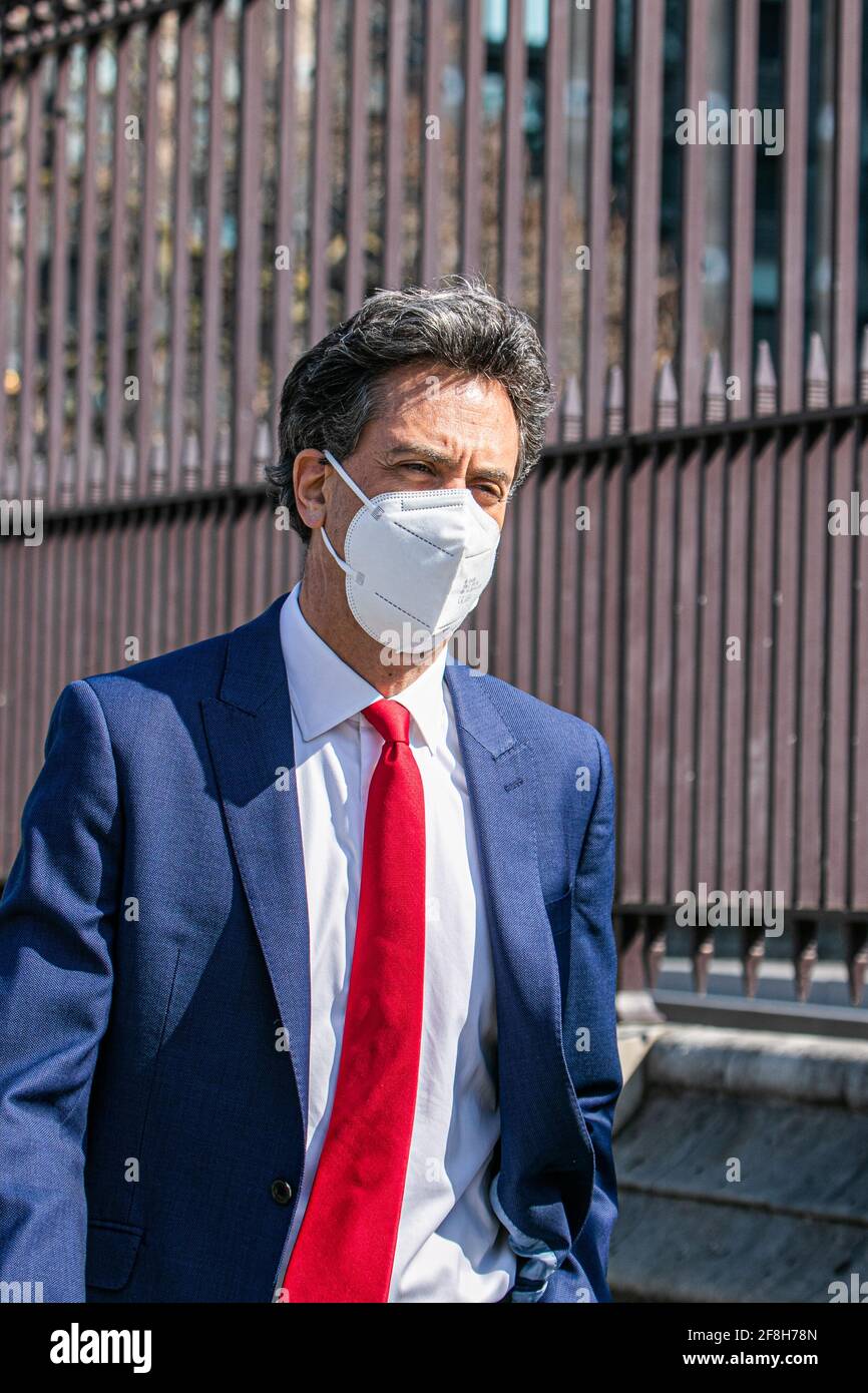 WESTMINSTER LONDON, REGNO UNITO 14 APRILE 2021. Ed Miliband indossando una maschera protettiva che arriva al Parlamento. Ed Miliband è MP per Doncaster North e l'ex leader del Partito laburista che attualmente è al servizio di Shadow Secretary of state for Business, Energy and Industrial Strategy. Credit amer Ghazzal/Alamy Live News Foto Stock