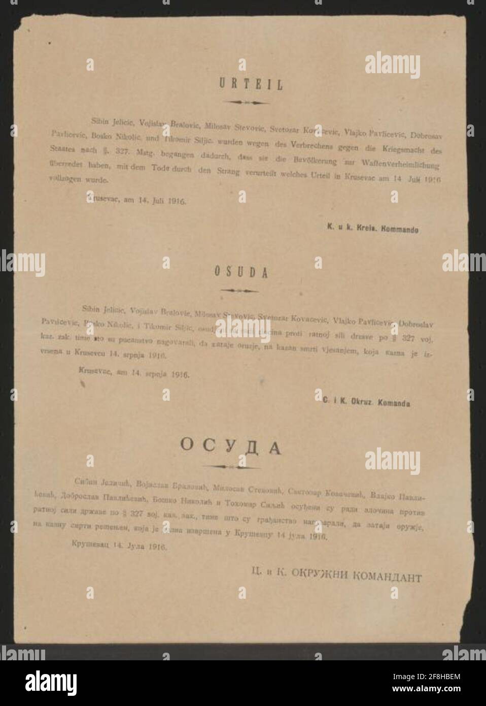 Sentenza - Krusevac - Poster multilingue Sibin Jelicic, Vojislav Bralovic, Miloslav Stevovic, Svetozar Kovacevic, Vlajko Pavlicevic, Dobrosav Pavlicevic, Bosko Nikolic e Tikombir Siljic sono stati dovuti al crimine contro il potere bellico dello Stato secondo il paragrafo 327 msg. Fornendo alla popolazione la possibilità di persuadere l'arma delle armi, con la quale è stata completata la condanna a morte del ramo travestito a Krusevac il 14 luglio 1916. - Krusevac, il 14.Juii 1916 - K. U K. comando circolare Foto Stock