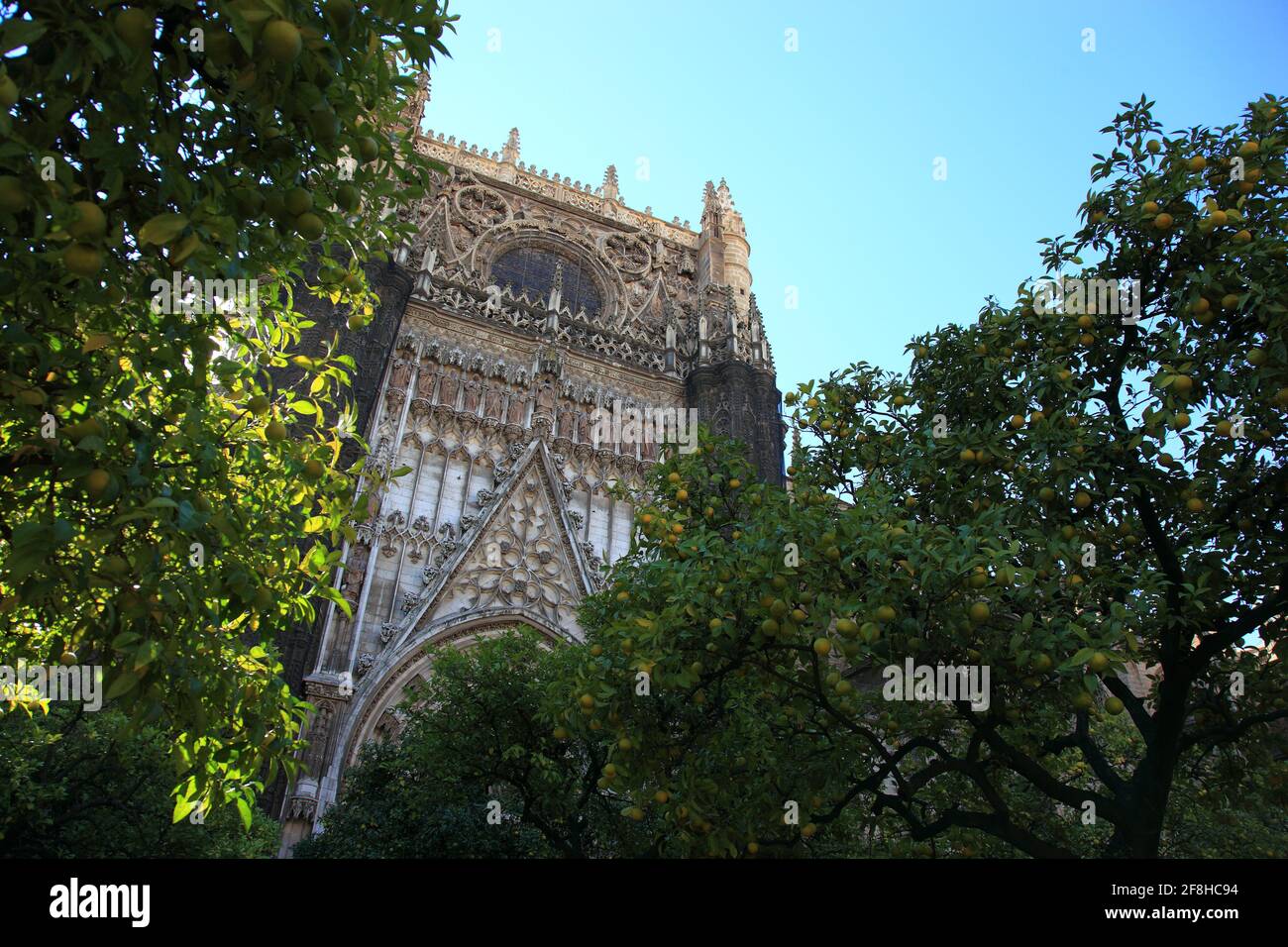Spagna, Andalusia, centro storico di Siviglia, facciata ovest della cattedrale Foto Stock