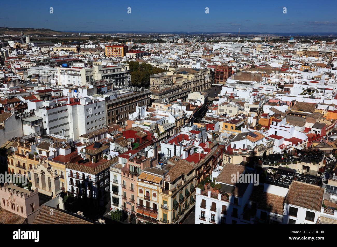 Spagna, Andalusia, centro storico di Siviglia, vista dalla torre della cattedrale alla città Foto Stock