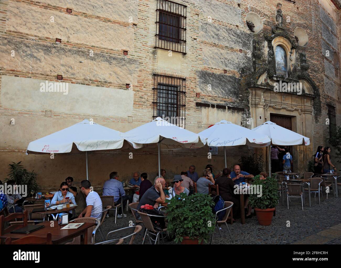 Spagna, Andalusia, Arcos de la frontera nella provincia di Cadice, alla Ruta de los Pueblos Blancos, strada per le Città bianche di Andalusia, Tapas-Bar a Pla Foto Stock