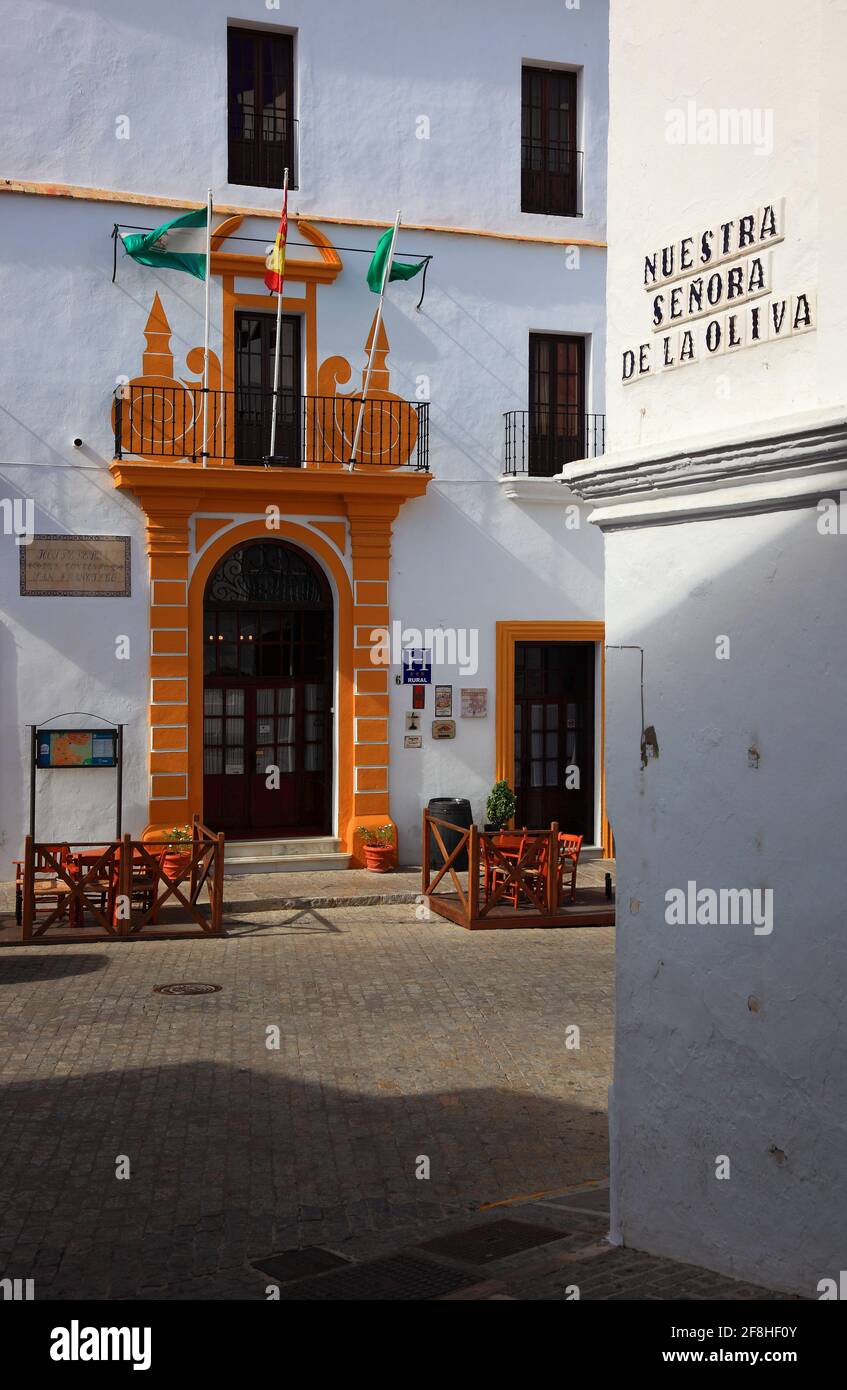 Spagna, Andalusia, Vejer de la frontera, villaggio bianco nella provincia di Cadice, facciata casa nel centro della città, Hotel Foto Stock