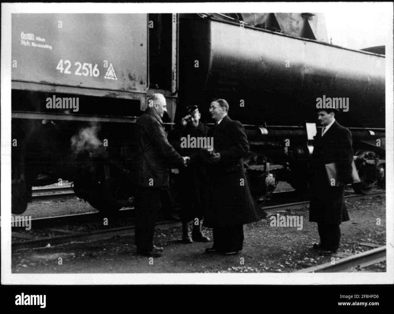 Arrivo del primo treno impuro con il cancelliere Leopold Figl all'arrivo a Vienna. Foto Stock