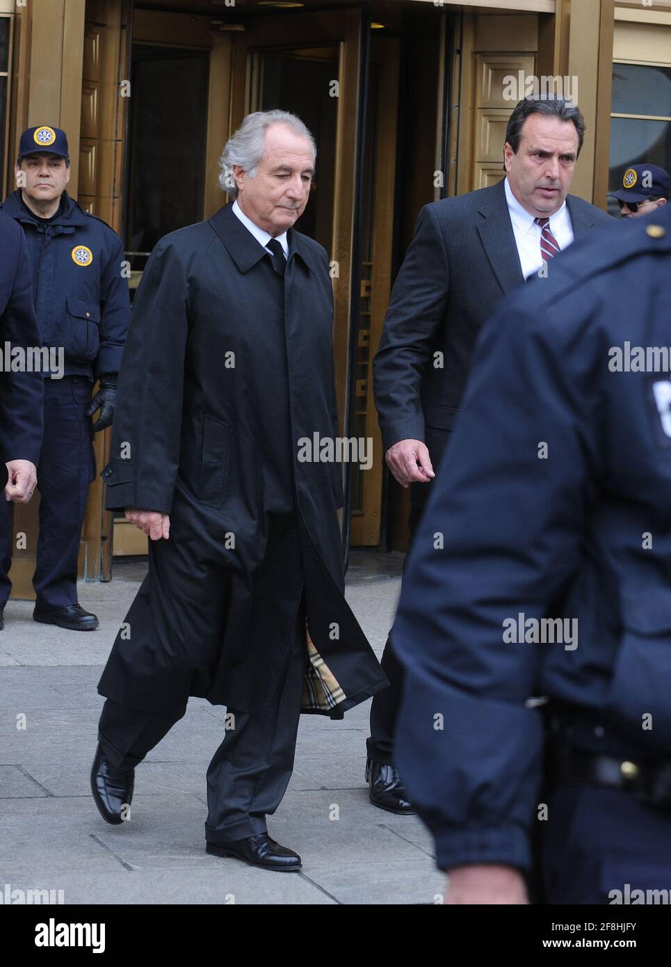 **FILE FOTO** Bernie Madoff è morto. Bernard Madoff ha visto alla Corte federale un'audizione su eventuali conflitti di interessi riguardanti il suo avvocato questo pomeriggio a New York City. 10 marzo 2009. Credito: Dennis Van Tine/MediaPunch Foto Stock