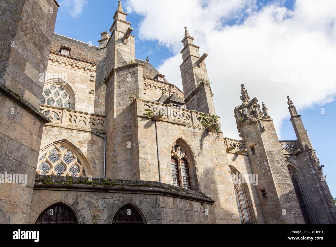 All'aperto della basilica di San Sauveur a Dinan Foto Stock