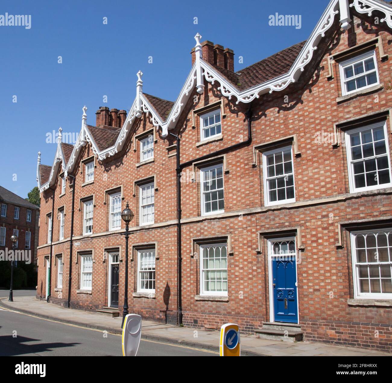 Vecchi edifici in mattoni rossi nella città vecchia di Stratford Upon Avon nel Warwickshire nel Regno Unito, presi il 22 giugno 2020 Foto Stock