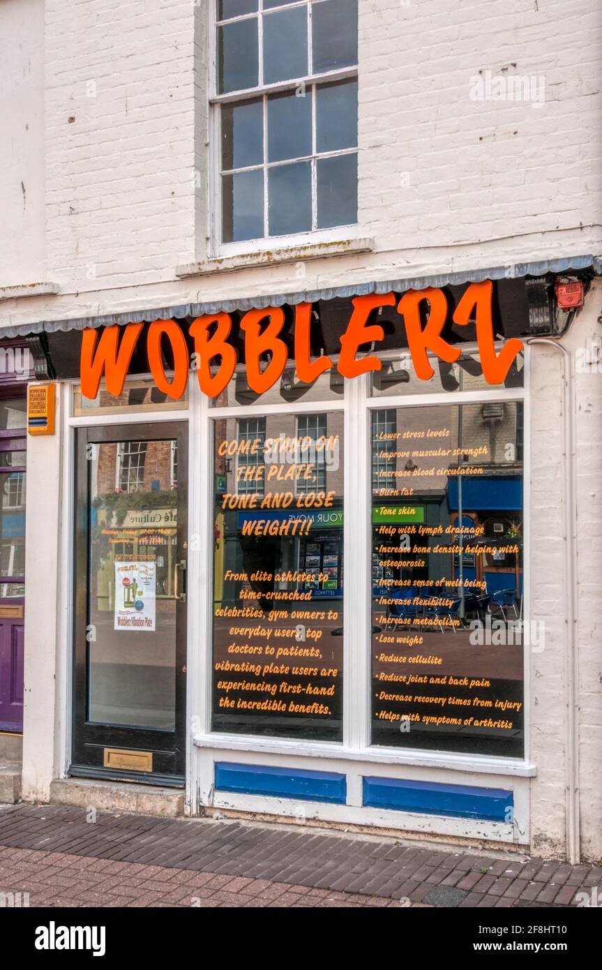 I locali di Wobblerz a Taunton che utilizzano una piastra vibrante per promuovere la perdita di peso. Foto Stock