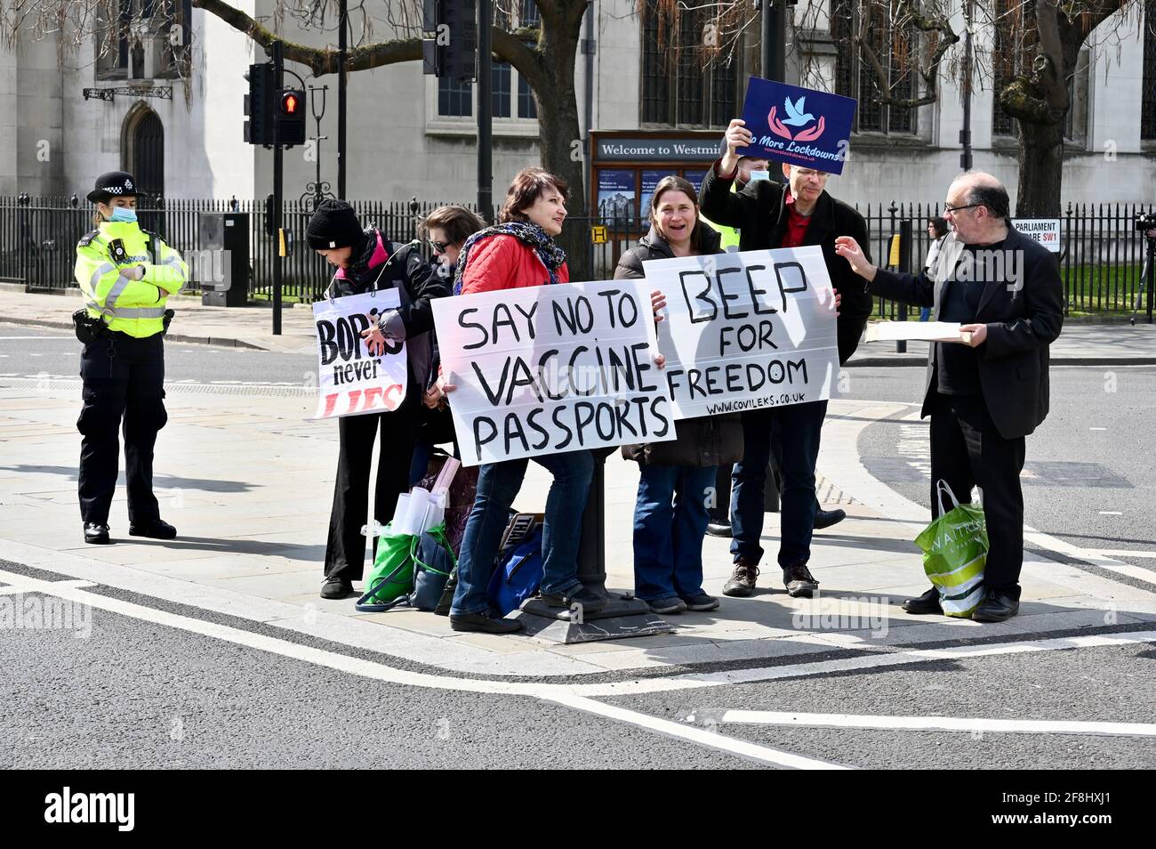 Londra. REGNO UNITO. 14/04/2021, Anti Lockdown protesta, Parliament Square, Westminster, Londra. Credito UK: michael melia/Alamy Live News Foto Stock