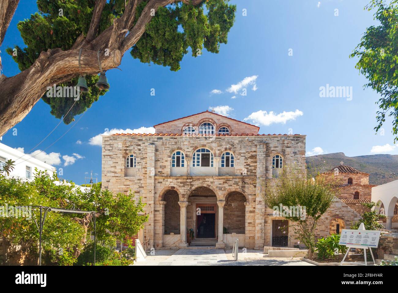 Il Monastero bizantino di Panagia Ekatontapiliani (IV c.a.) a Paroikia di Paros, Grecia. È un importante pellegrinaggio religioso in Grecia. Foto Stock