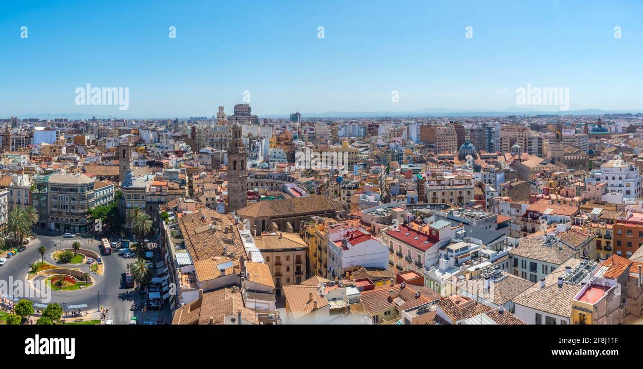 Lonja de la seda, chiesa di Santa Catalina e mercato centrale vista dalla cattedrale di Valencia, Spagna Foto Stock